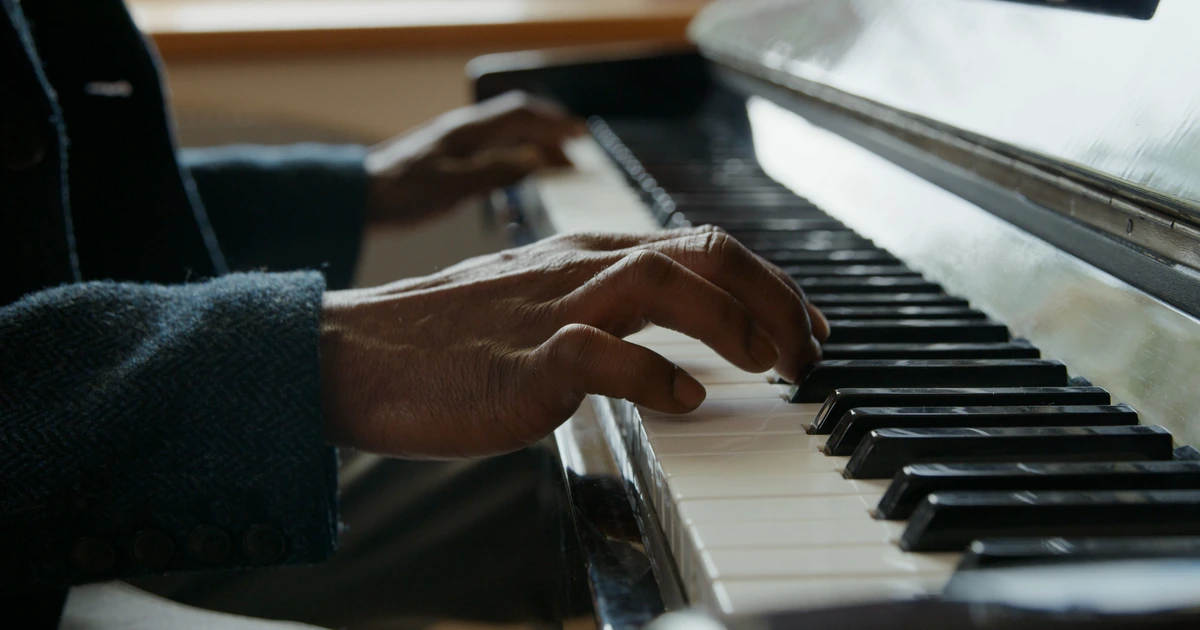 Pratique musicale authentique — illustrer de manière crédible et humaine la pratique musicale, sans représentation artificielle ou sensationnaliste du cerveau